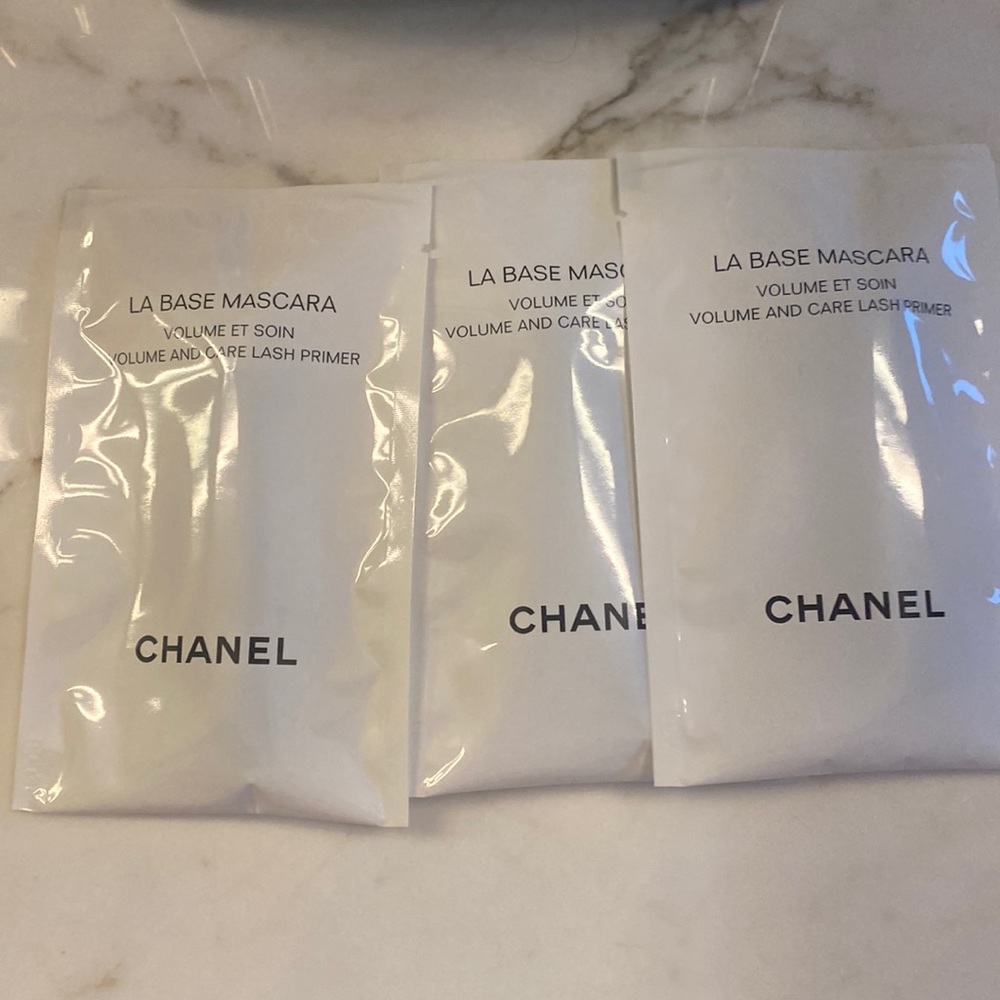 Volume and lash primer from Chanel👁️!
